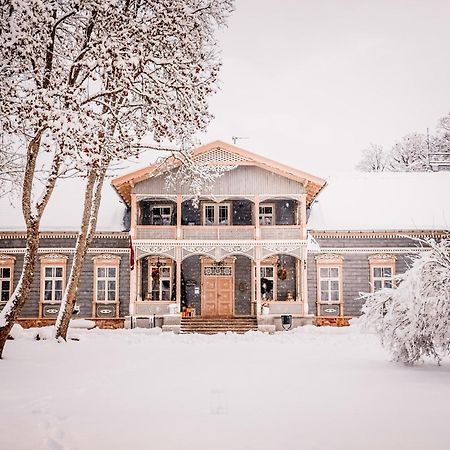 Boutique Hotel Virkas muiža Kuldīga Extérieur photo